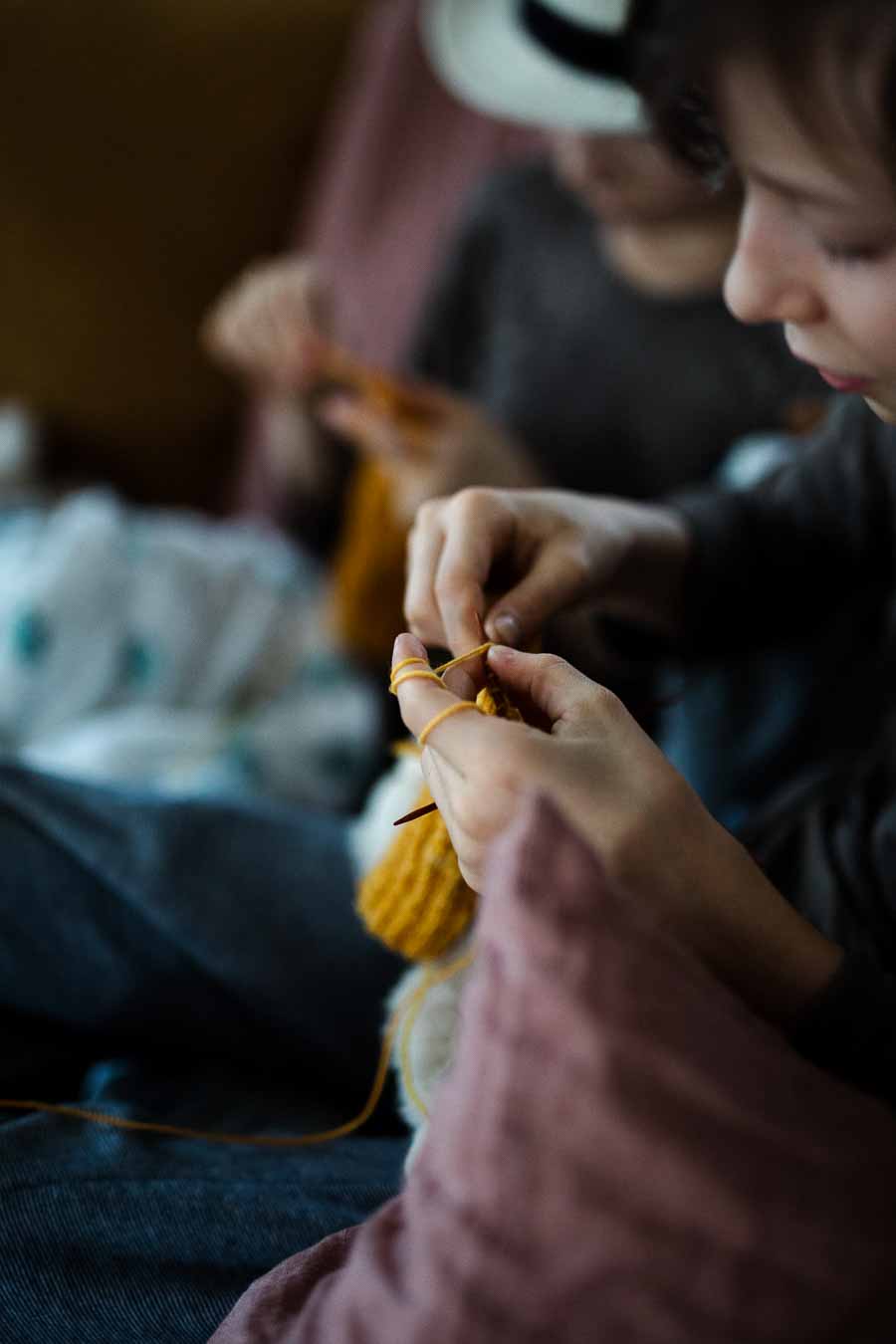 Waldorfschule, Handarbeit, Socken stricken, Sockenwolle, natürlich färben mit Zwiebelschalen